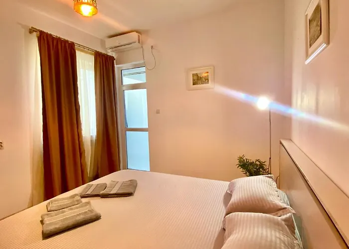 Stylish Ultracentral Old Town